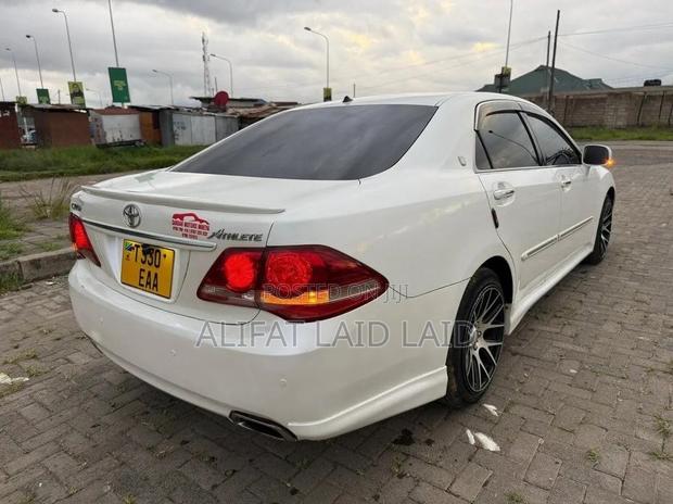 Toyota Crown 2009 White
