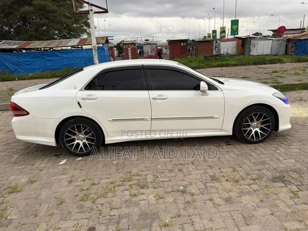 Toyota Crown 2009 White