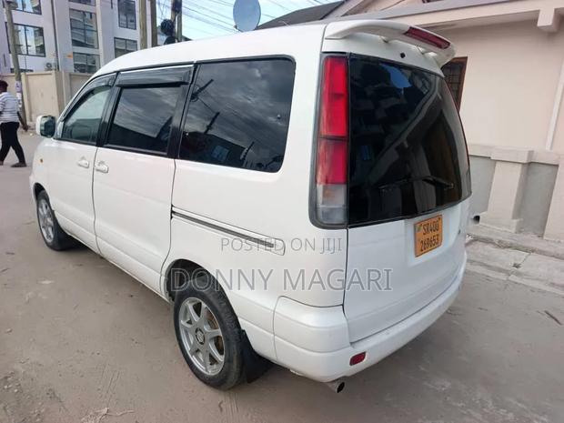 Toyota Noah 2003 White