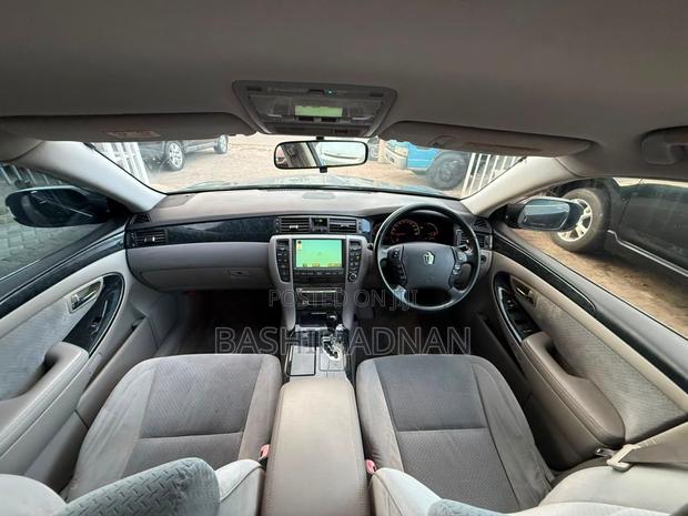 Toyota Crown 2005 Gray