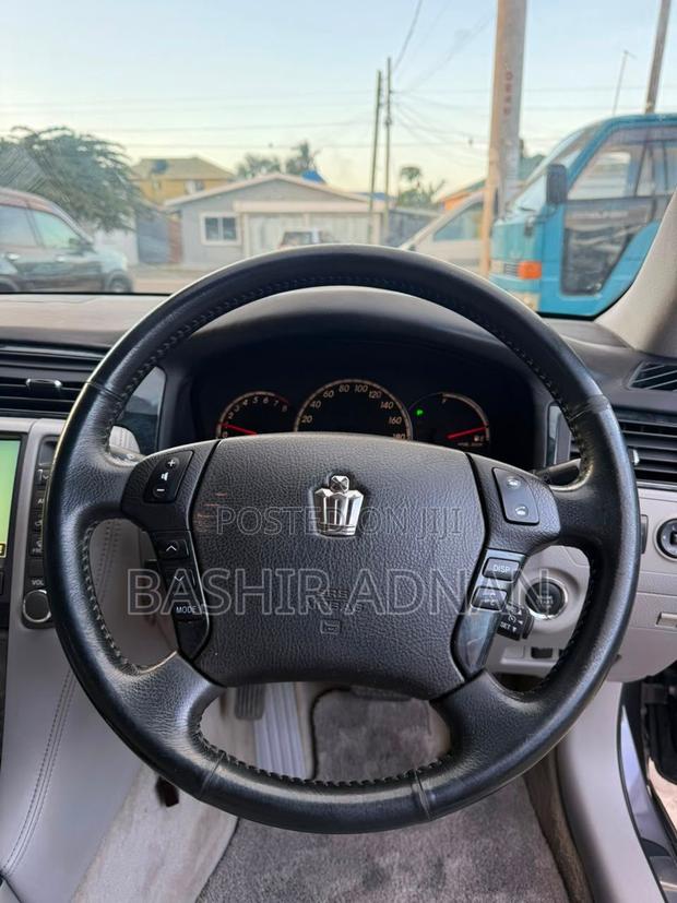 Toyota Crown 2005 Gray