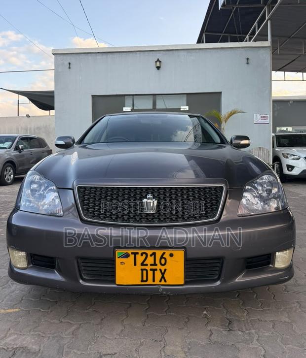 Toyota Crown 2005 Gray