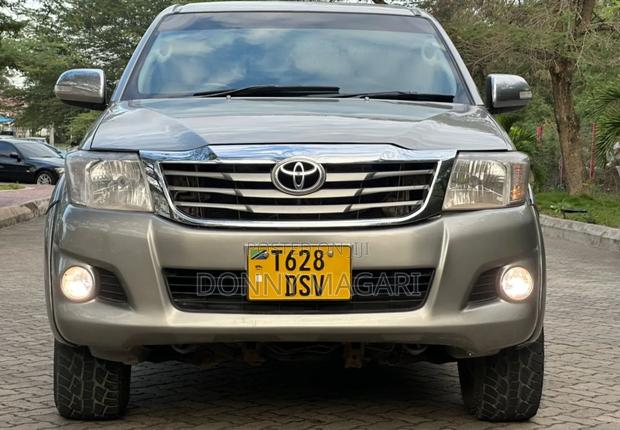 Toyota Hilux 2015 Silver