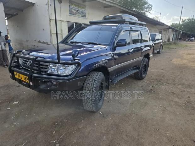 Toyota Land Cruiser 2006 Blue