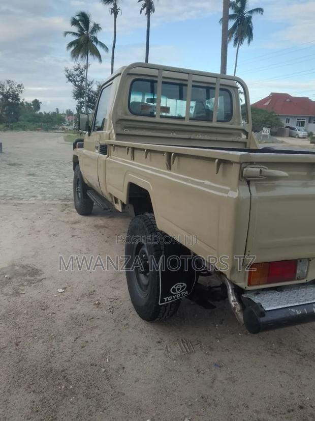 Toyota Land Cruiser 2003 Beige