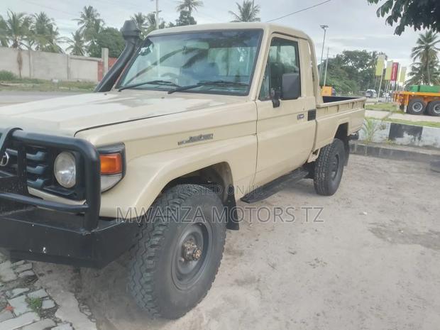 Toyota Land Cruiser 2003 Beige