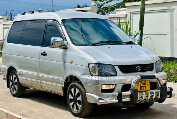Toyota Noah 2001 Silver