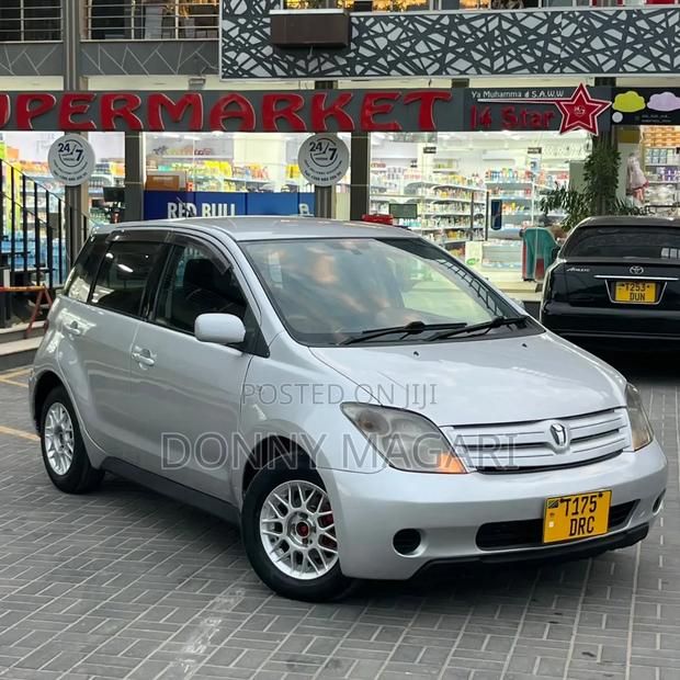 Toyota IST 2004 Silver