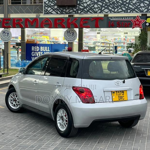 Toyota IST 2004 Silver