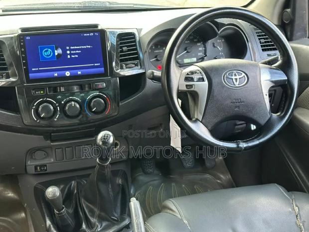 Toyota Hilux 2015 Silver
