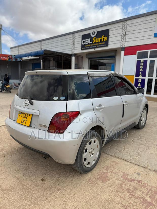 Toyota IST 2004 Silver