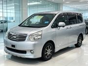 Toyota Noah 2010 Silver for sale