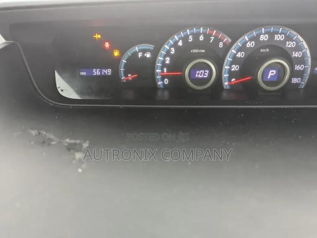 Toyota Noah 2010 Silver