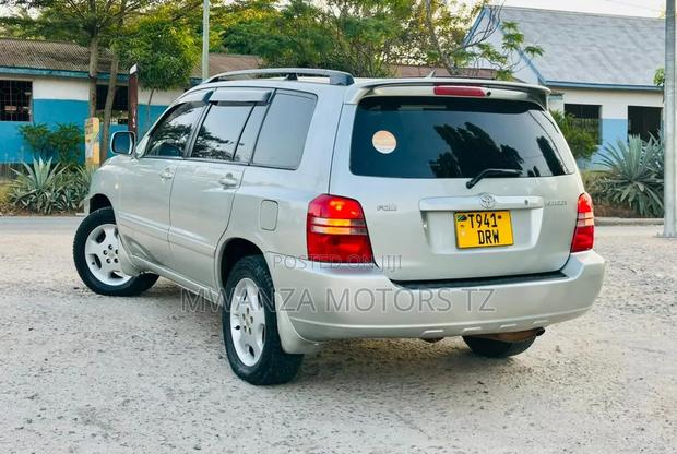 Toyota Kluger 2004 Silver