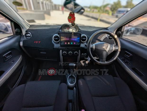 Toyota IST 2003 Silver
