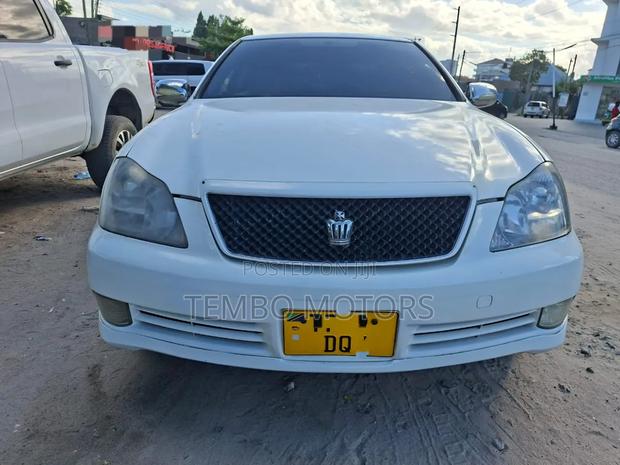 Toyota Crown 2006 White