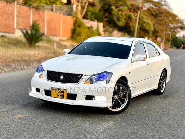 Toyota Crown 2006 White