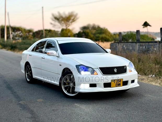 Toyota Crown 2006 White