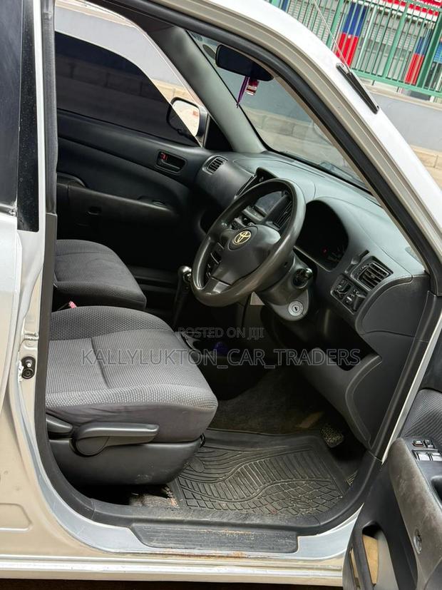 Toyota Probox 2006 Silver