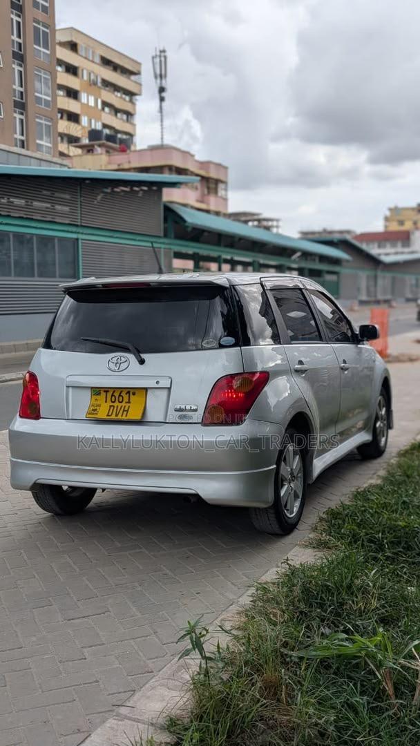Toyota IST 2007 Silver