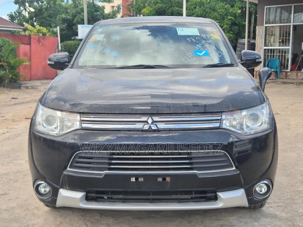 Mitsubishi Outlander 2014 Matt Black