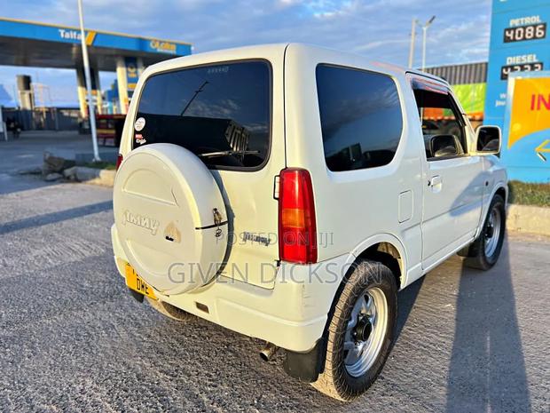 Suzuki Jimny 2000 White