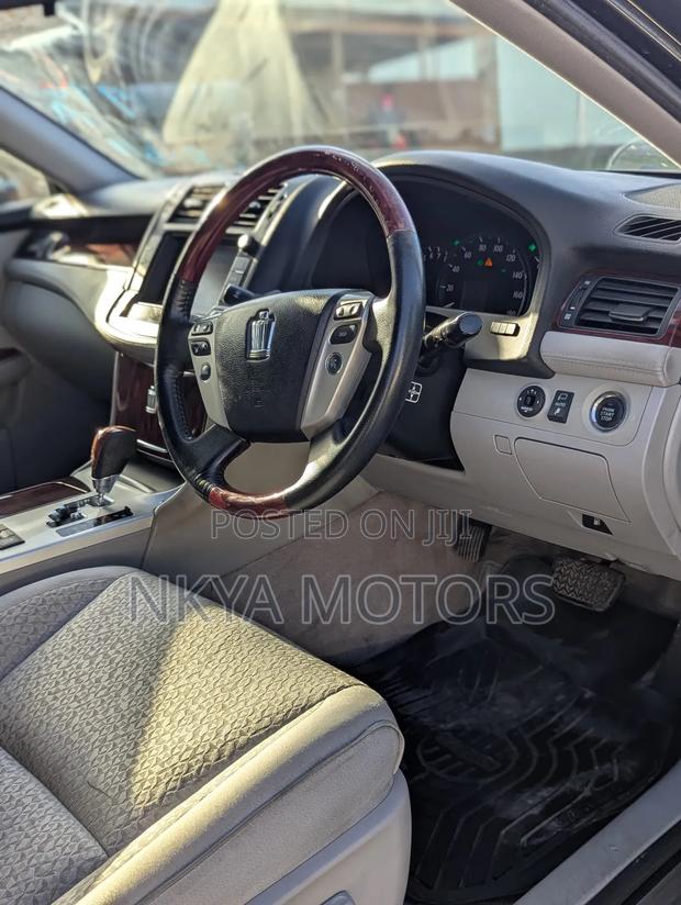 Toyota Crown 2010 Black
