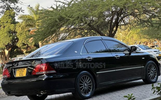 Toyota Crown 2004 Black