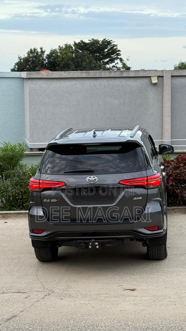 Toyota Fortuner 2024 Black