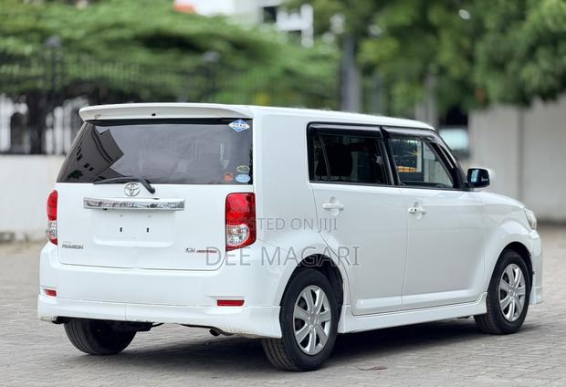 Toyota Corolla Rumion 2008 White