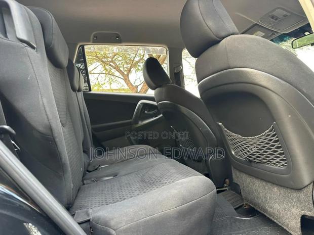 Toyota Vanguard 2011 Black