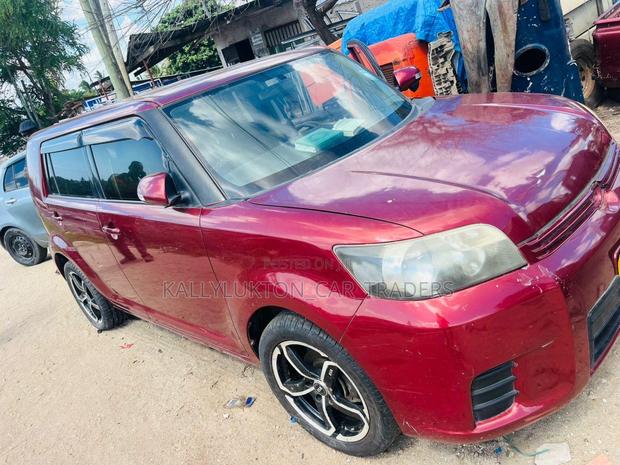 Toyota Corolla Rumion 2010 Maroon