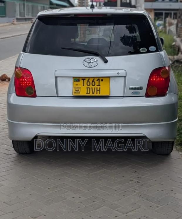 Toyota IST 2004 Silver