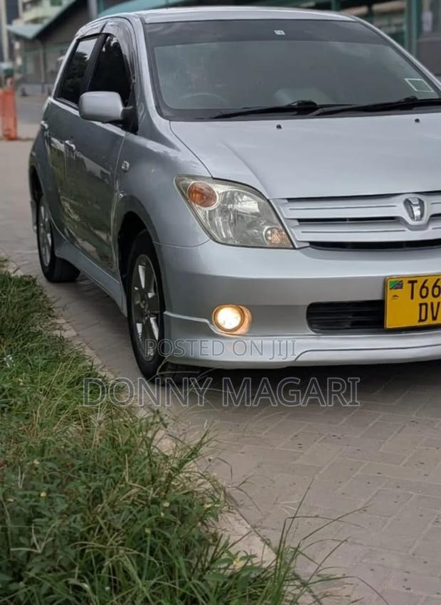Toyota IST 2004 Silver