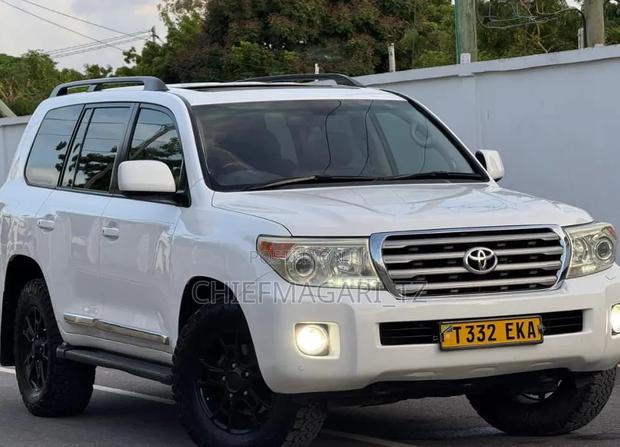 Toyota Land Cruiser 2014 Off white