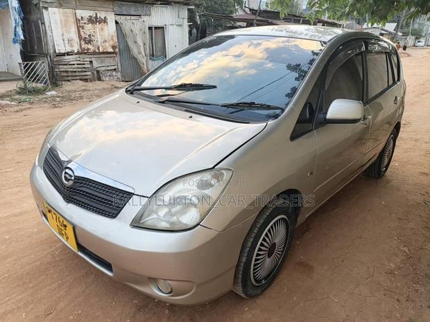 Toyota Corolla Spacio 2006 Gold