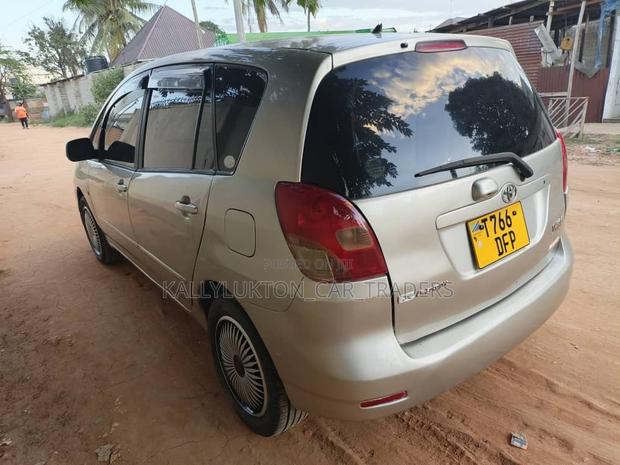 Toyota Corolla Spacio 2006 Gold