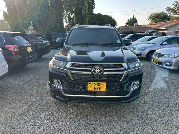 Toyota Land Cruiser 2010 Black