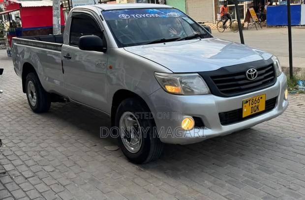 Toyota Hilux 2011 Gray