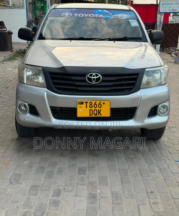 Toyota Hilux 2011 Gray