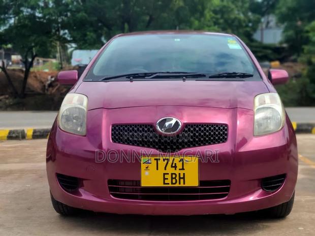 Toyota Vitz 2006 Maroon