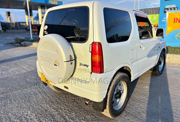 Suzuki Jimny 2000 White
