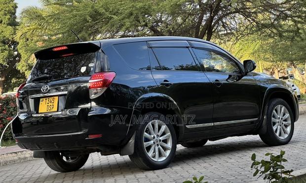 Toyota Vanguard 2011 Black