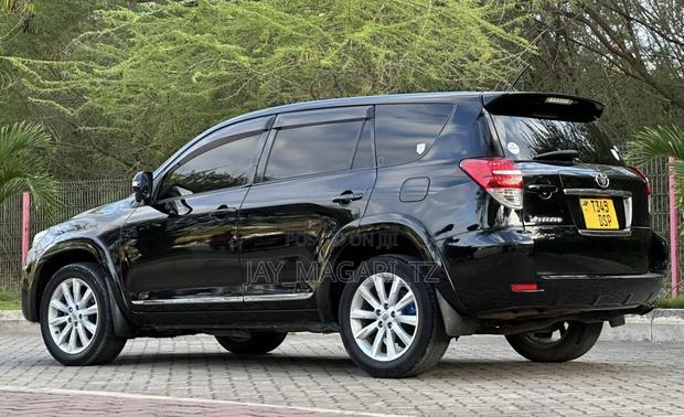 Toyota Vanguard 2011 Black