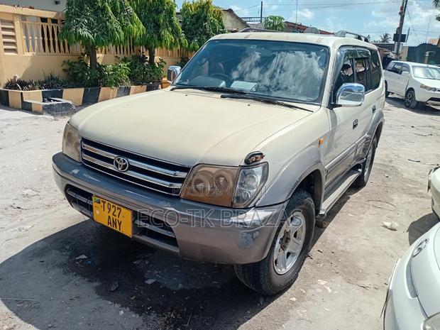Toyota Land Cruiser Prado 2000 White