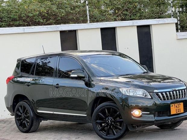 Toyota Vanguard 2010 Green