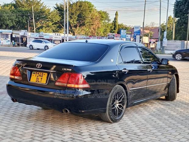 Toyota Crown 2004 Black