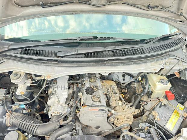 Toyota Noah 2001 Silver