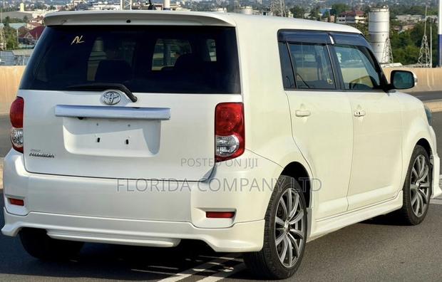 Toyota Corolla Rumion 2009 White