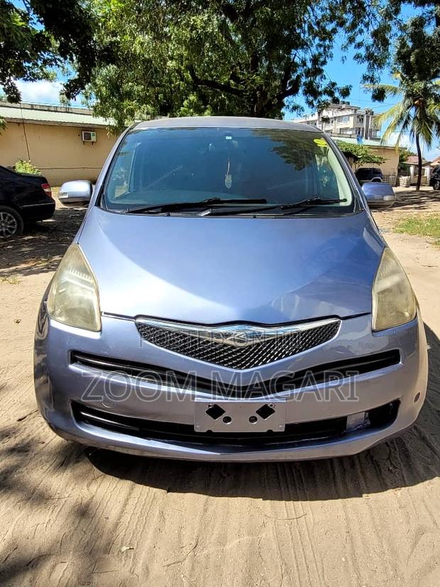 Toyota Ractis 2006 Blue